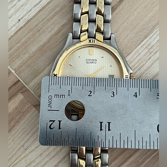 Citizen Quartz Men’s Watch Two Tone Bracelet Light Gold Tone Dial Date Window - Picture 12 of 14